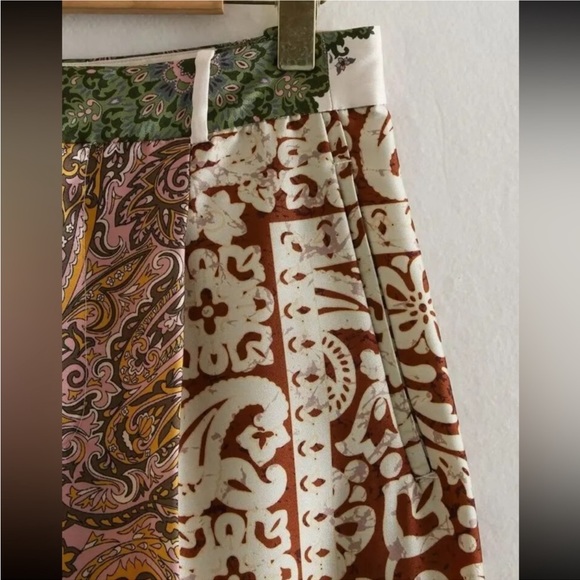 Slimming Two Piece Handkerchief Chill
BOUTIQUE
$169 - Picture 7 of 11